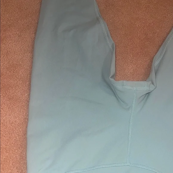 ALO Yoga Sky Blue Leggings in excellent condition - Picture 11 of 15